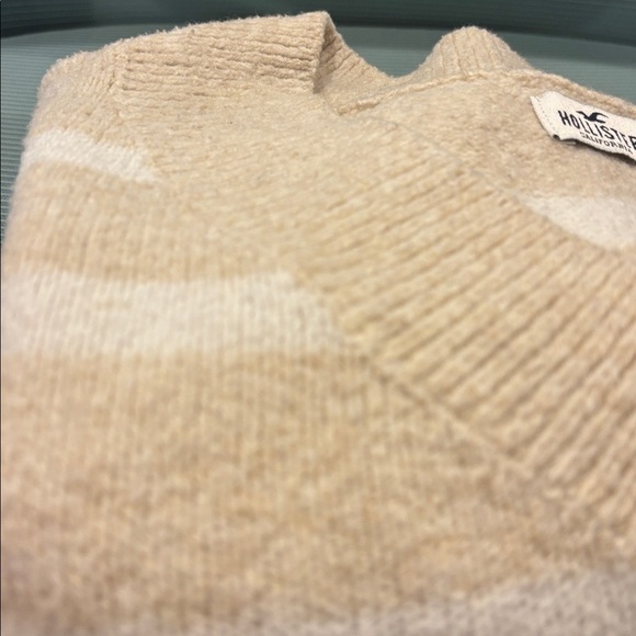 Hollister Beige and White Knit Oversized Sweater - Picture 10 of 10
